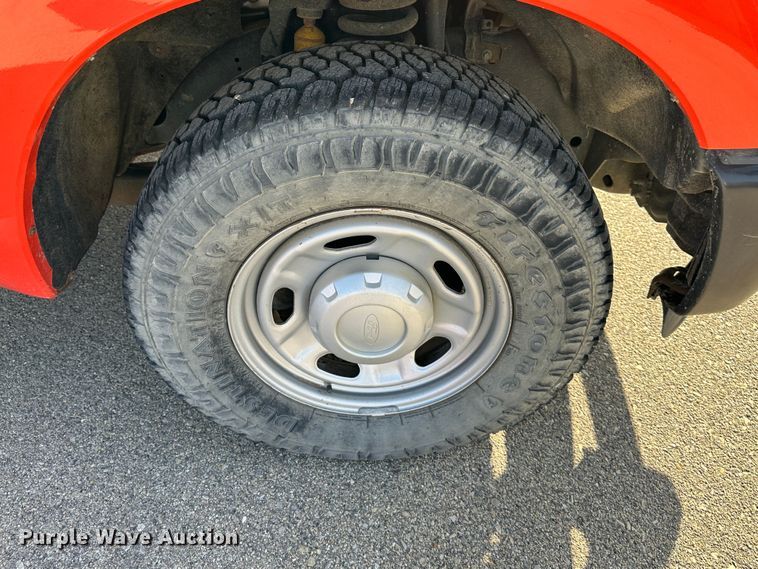 image for item LN9044 2011 Ford F250 Super Duty  utility bed pickup truck