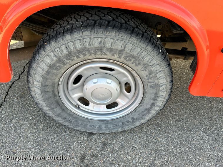 image for item LN9044 2011 Ford F250 Super Duty  utility bed pickup truck