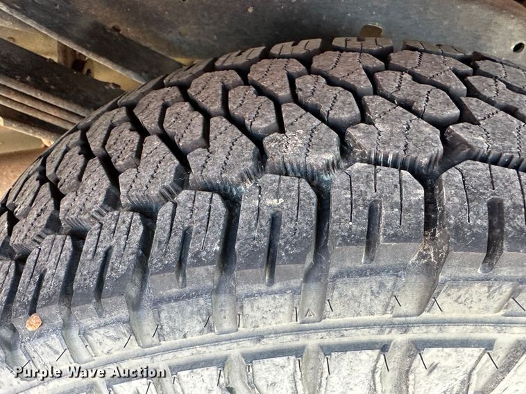 image for item LN9044 2011 Ford F250 Super Duty  utility bed pickup truck