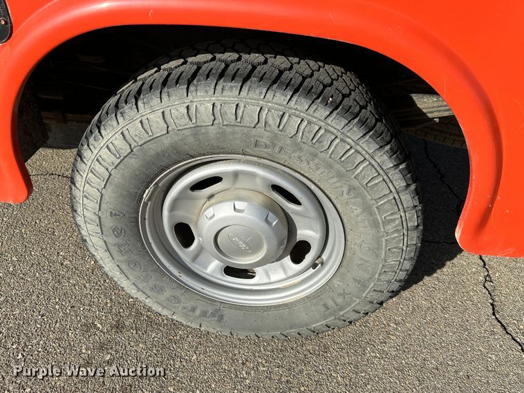 image for item LN9044 2011 Ford F250 Super Duty  utility bed pickup truck