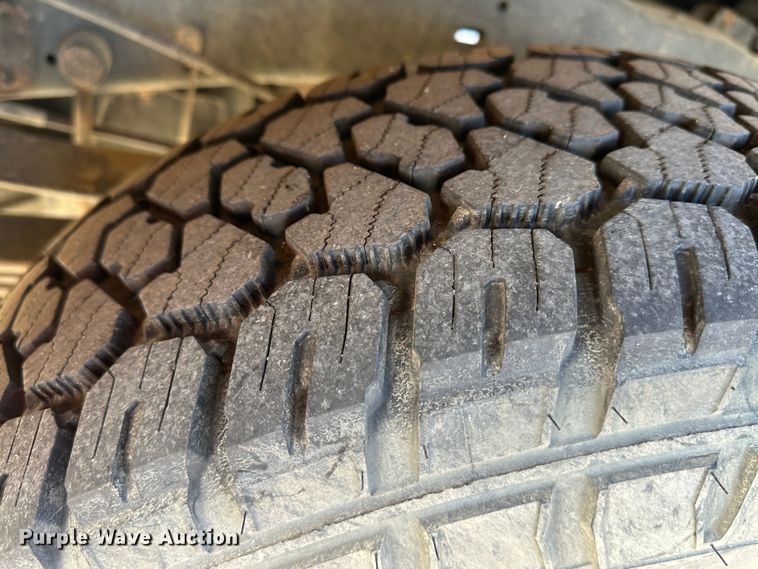 image for item LN9044 2011 Ford F250 Super Duty  utility bed pickup truck