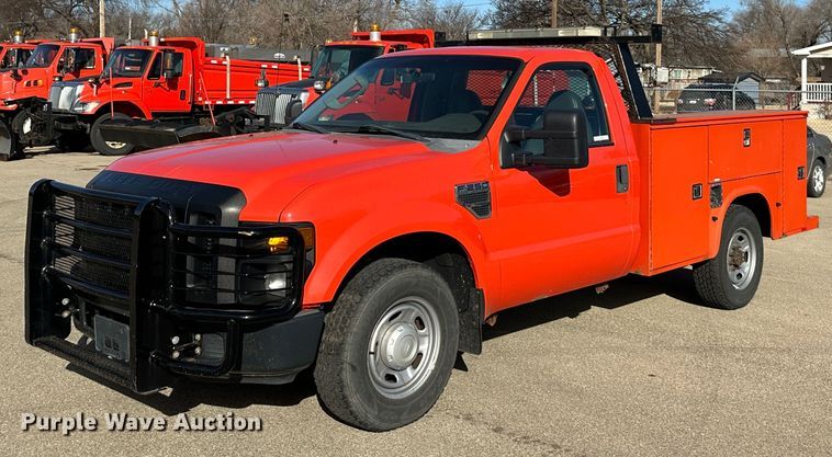 image for item LN9046 2010 Ford F250 Super Duty  utility bed pickup truck