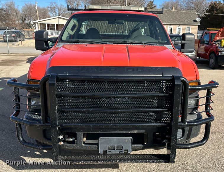 image for item LN9046 2010 Ford F250 Super Duty  utility bed pickup truck