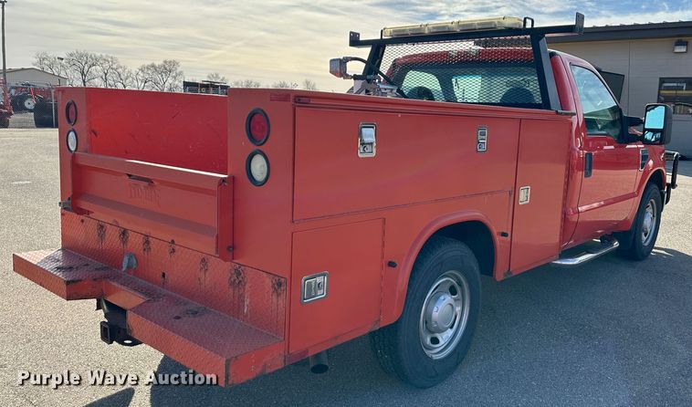 image for item LN9046 2010 Ford F250 Super Duty  utility bed pickup truck