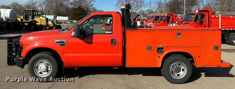 image for item LN9046 2010 Ford F250 Super Duty  utility bed pickup truck