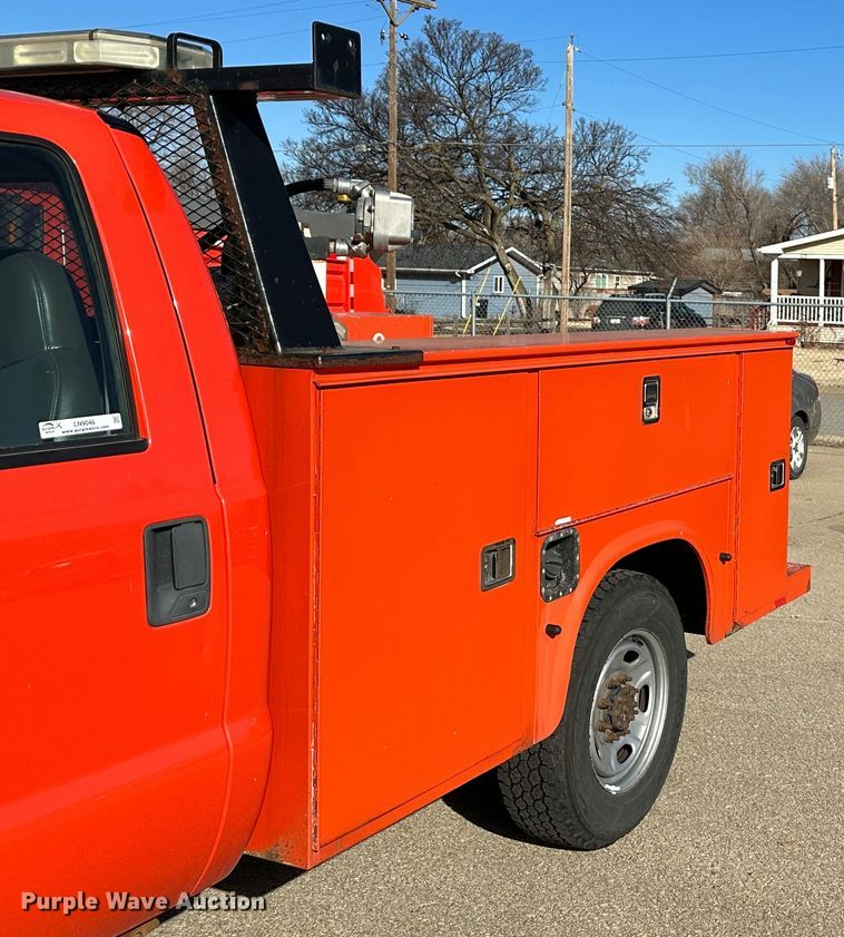 image for item LN9046 2010 Ford F250 Super Duty  utility bed pickup truck