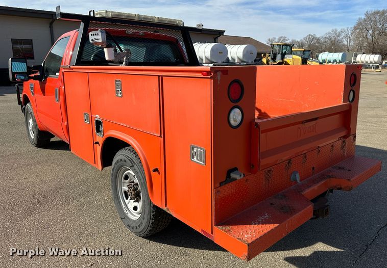 image for item LN9046 2010 Ford F250 Super Duty  utility bed pickup truck