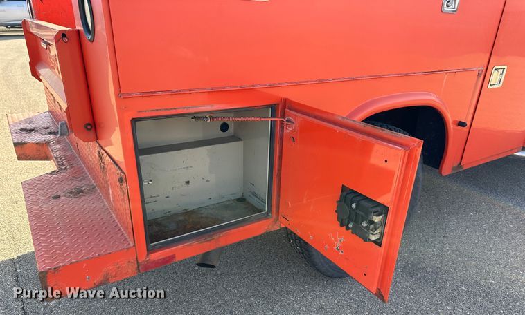 image for item LN9046 2010 Ford F250 Super Duty  utility bed pickup truck