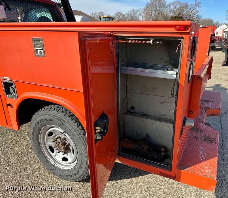 image for item LN9046 2010 Ford F250 Super Duty  utility bed pickup truck