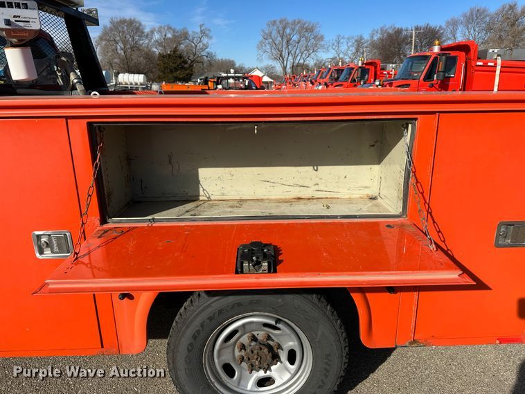 image for item LN9046 2010 Ford F250 Super Duty  utility bed pickup truck