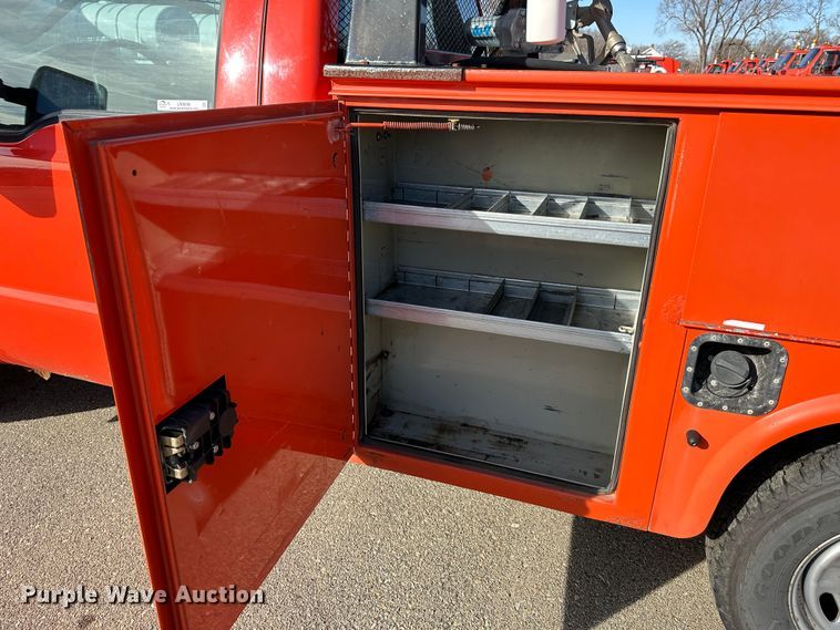 image for item LN9046 2010 Ford F250 Super Duty  utility bed pickup truck