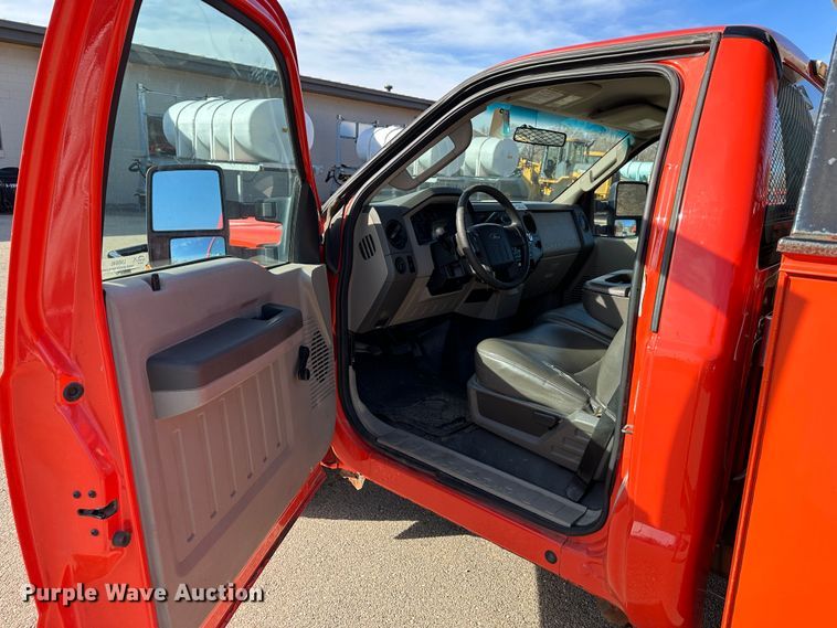 image for item LN9046 2010 Ford F250 Super Duty  utility bed pickup truck