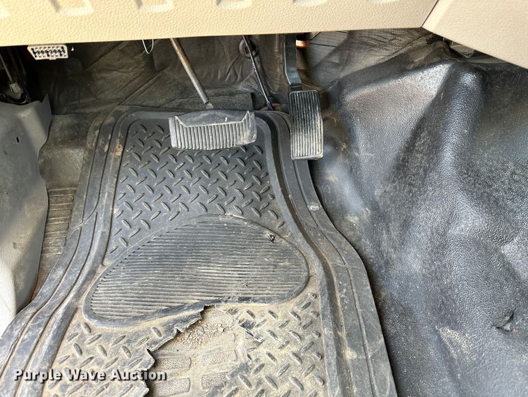 image for item LN9046 2010 Ford F250 Super Duty  utility bed pickup truck