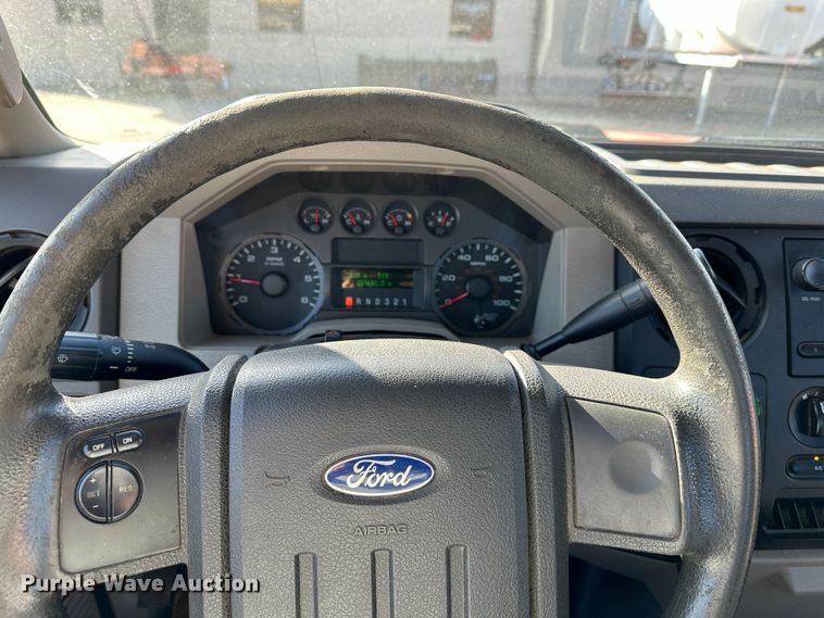 image for item LN9046 2010 Ford F250 Super Duty  utility bed pickup truck