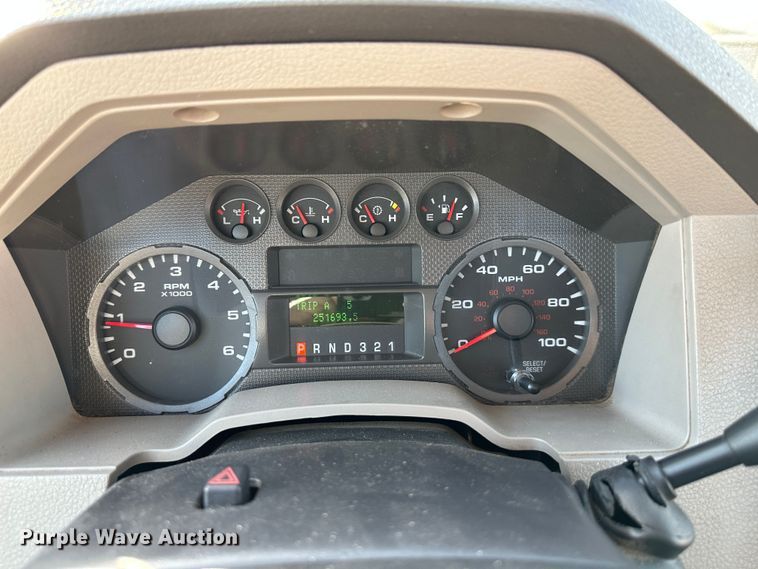 image for item LN9046 2010 Ford F250 Super Duty  utility bed pickup truck