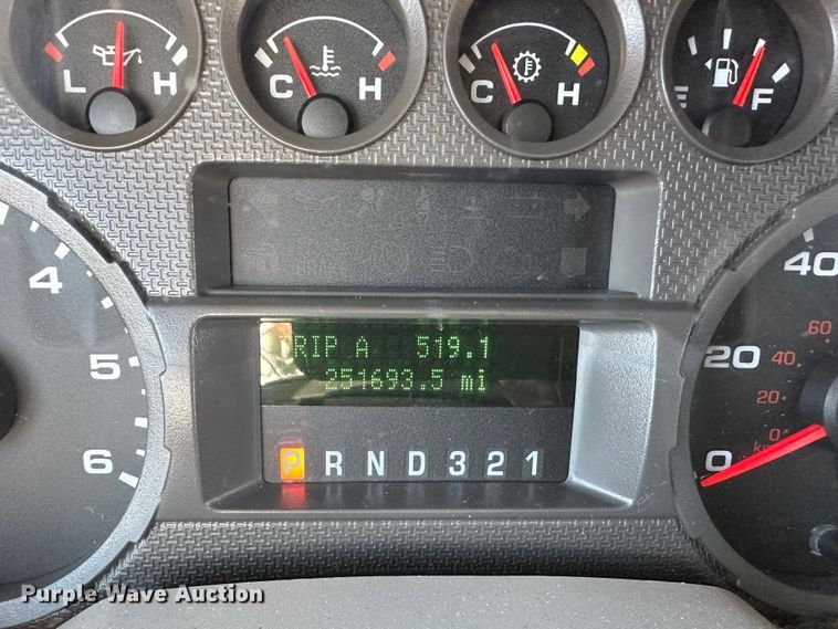 image for item LN9046 2010 Ford F250 Super Duty  utility bed pickup truck