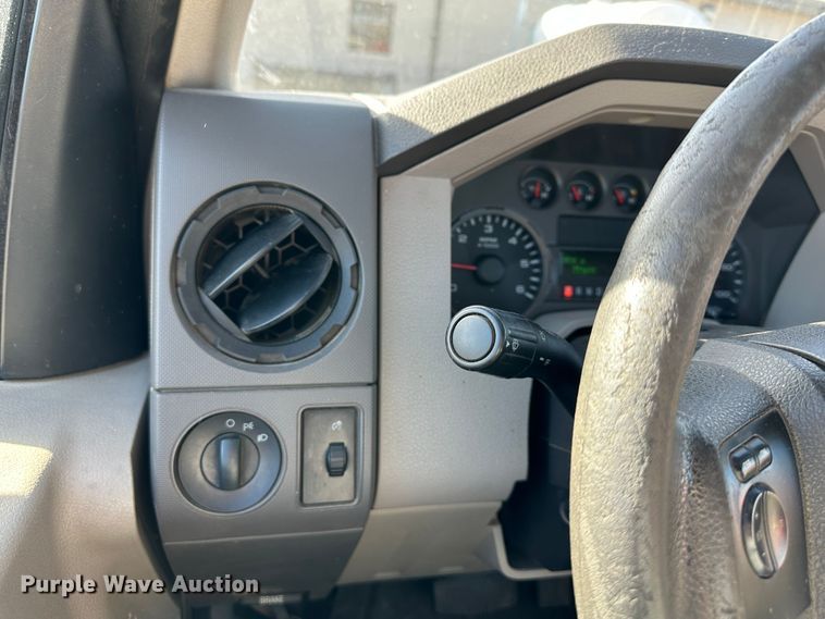 image for item LN9046 2010 Ford F250 Super Duty  utility bed pickup truck