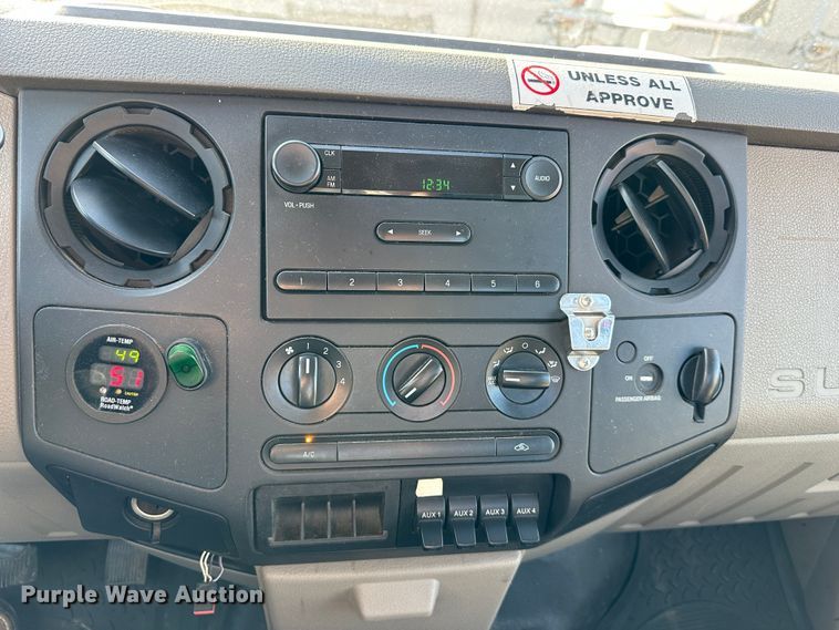 image for item LN9046 2010 Ford F250 Super Duty  utility bed pickup truck