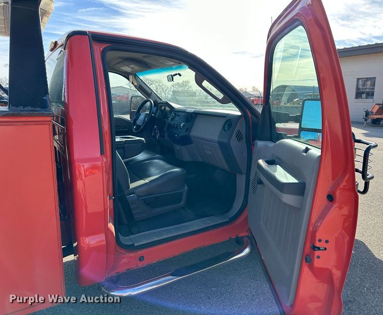 image for item LN9046 2010 Ford F250 Super Duty  utility bed pickup truck