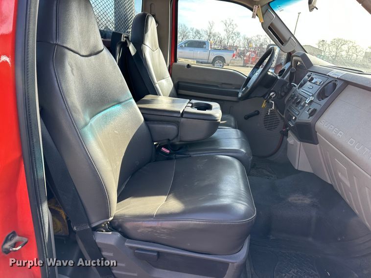 image for item LN9046 2010 Ford F250 Super Duty  utility bed pickup truck