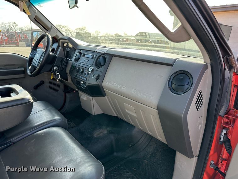 image for item LN9046 2010 Ford F250 Super Duty  utility bed pickup truck