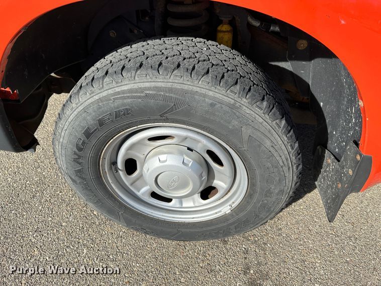 image for item LN9046 2010 Ford F250 Super Duty  utility bed pickup truck