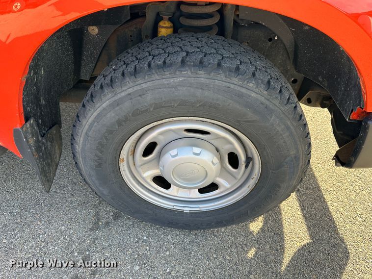 image for item LN9046 2010 Ford F250 Super Duty  utility bed pickup truck