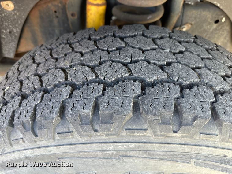 image for item LN9046 2010 Ford F250 Super Duty  utility bed pickup truck