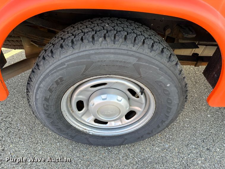 image for item LN9046 2010 Ford F250 Super Duty  utility bed pickup truck