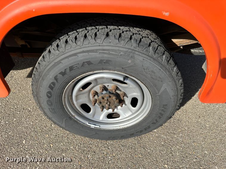 image for item LN9046 2010 Ford F250 Super Duty  utility bed pickup truck