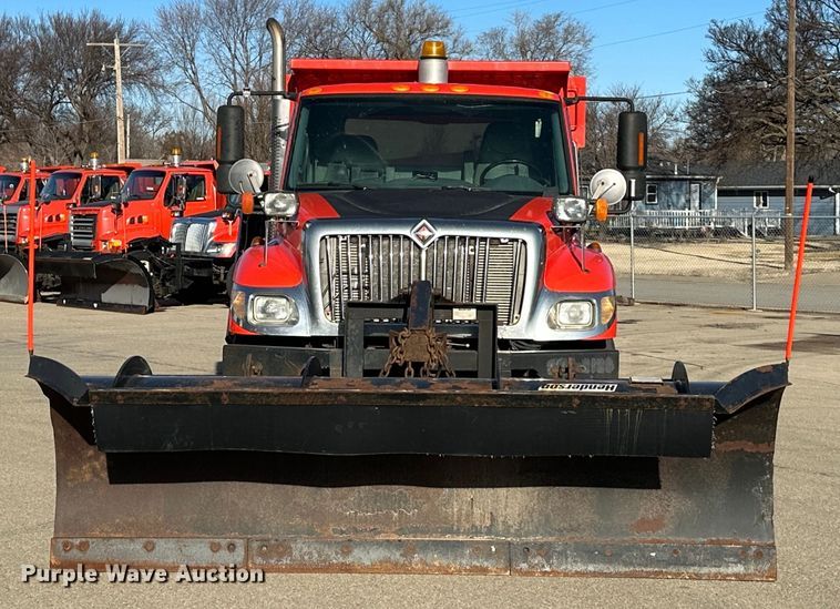 image for item LN9048 2007 International 7400  dump truck