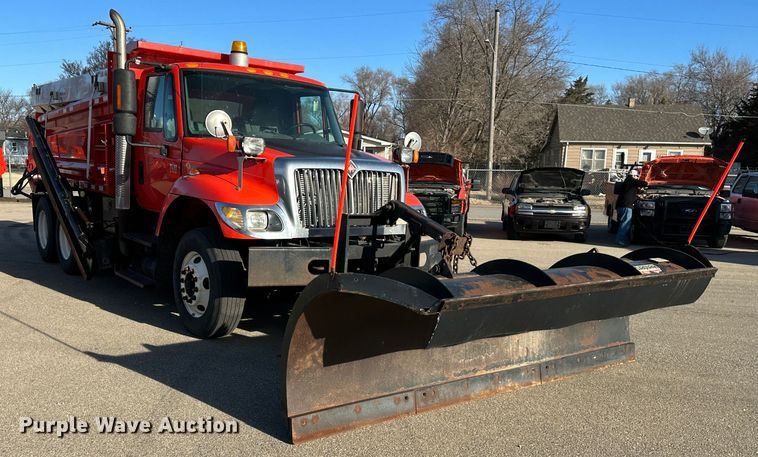 image for item LN9048 2007 International 7400  dump truck