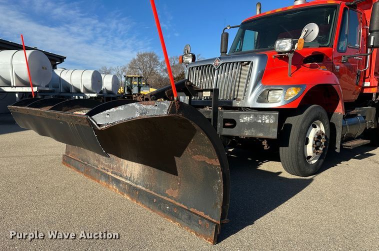 image for item LN9048 2007 International 7400  dump truck