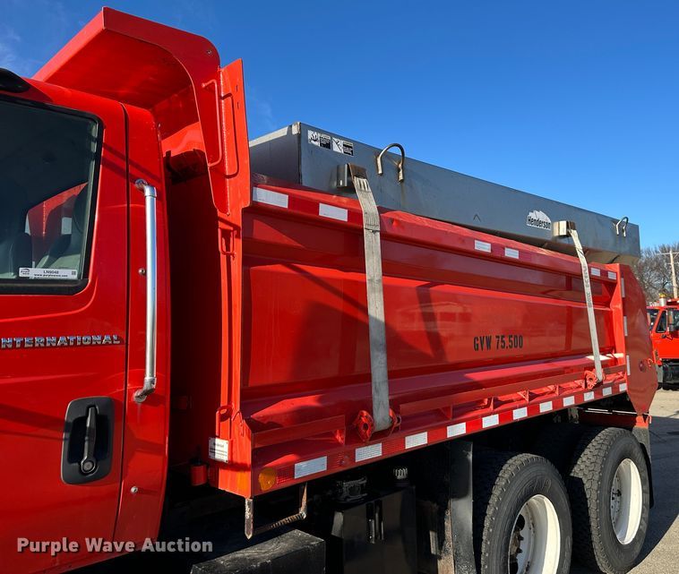 image for item LN9048 2007 International 7400  dump truck