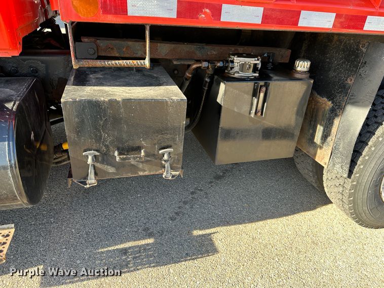 image for item LN9048 2007 International 7400  dump truck