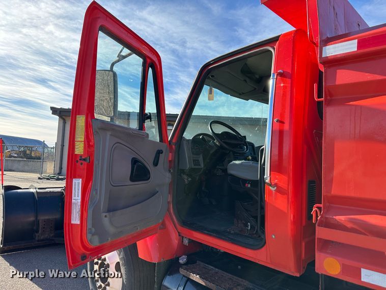 image for item LN9048 2007 International 7400  dump truck