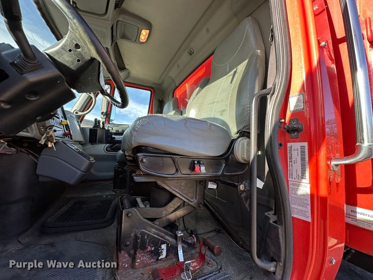 image for item LN9048 2007 International 7400  dump truck