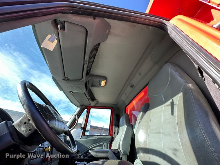 image for item LN9048 2007 International 7400  dump truck