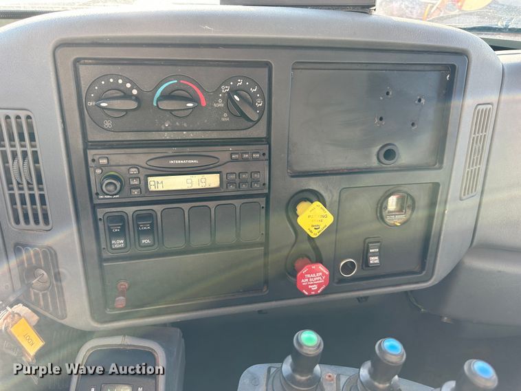 image for item LN9048 2007 International 7400  dump truck