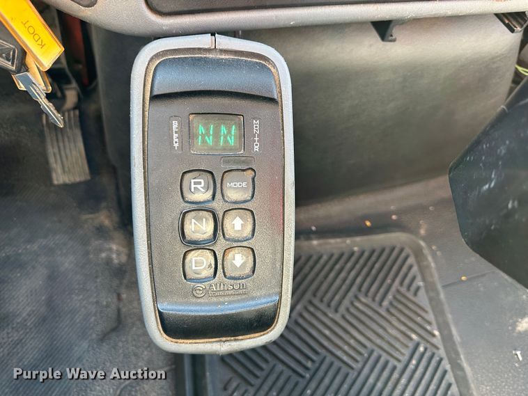 image for item LN9048 2007 International 7400  dump truck