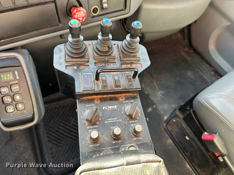 image for item LN9048 2007 International 7400  dump truck