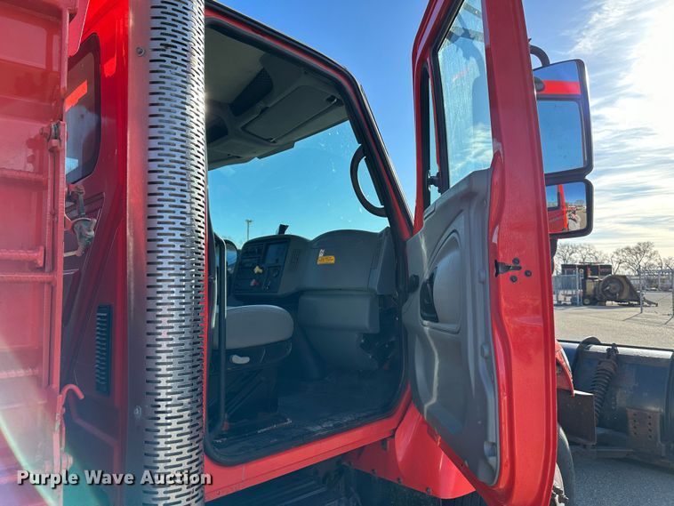 image for item LN9048 2007 International 7400  dump truck