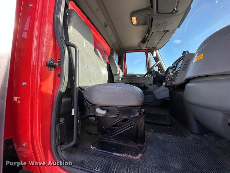 image for item LN9048 2007 International 7400  dump truck