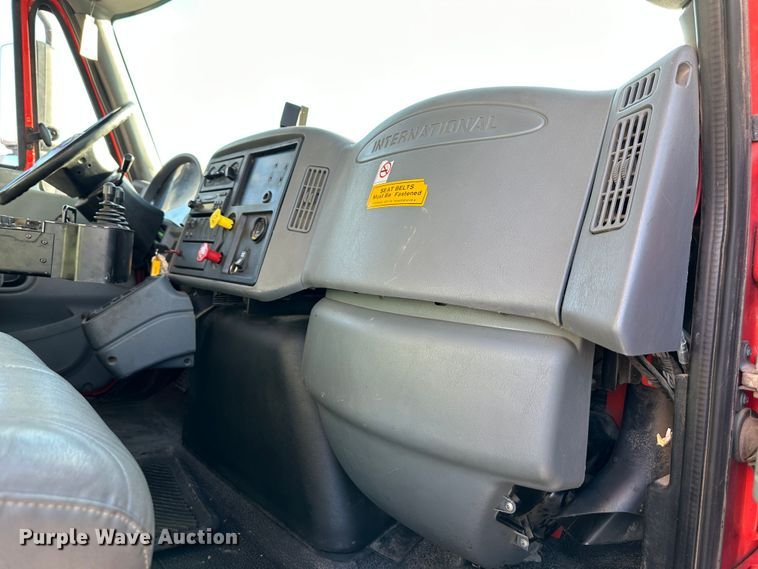 image for item LN9048 2007 International 7400  dump truck