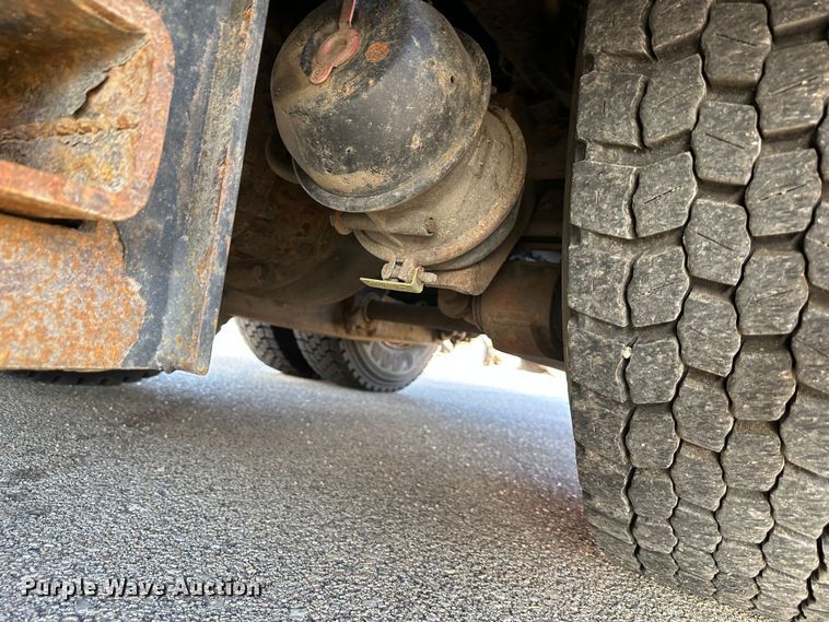 image for item LN9048 2007 International 7400  dump truck