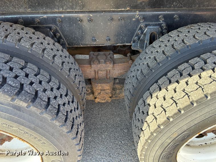 image for item LN9048 2007 International 7400  dump truck