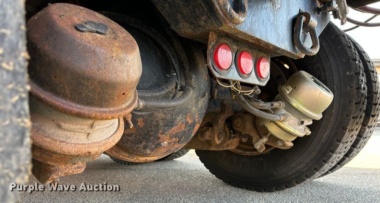 image for item LN9048 2007 International 7400  dump truck