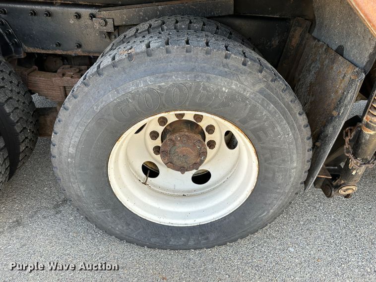 image for item LN9048 2007 International 7400  dump truck