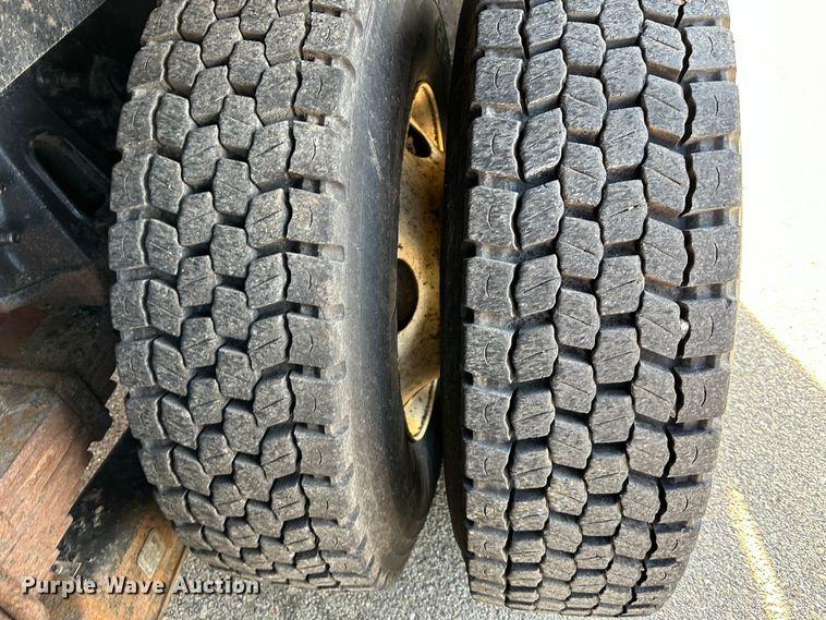 image for item LN9048 2007 International 7400  dump truck