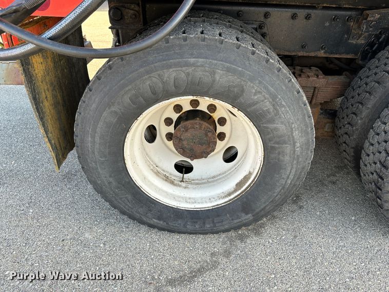 image for item LN9048 2007 International 7400  dump truck